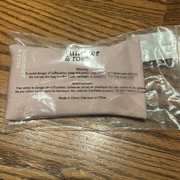 summer & rose Harper Round Blue Aviator Sunglasses and case/cloth NEW in package summer & rose Harper Round Blue Aviator Sunglasses and case/cloth NEW in package